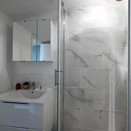 Large Renovated Chateau Apartamento *