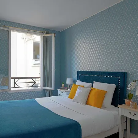 Large Renovated Chateau * Versailles